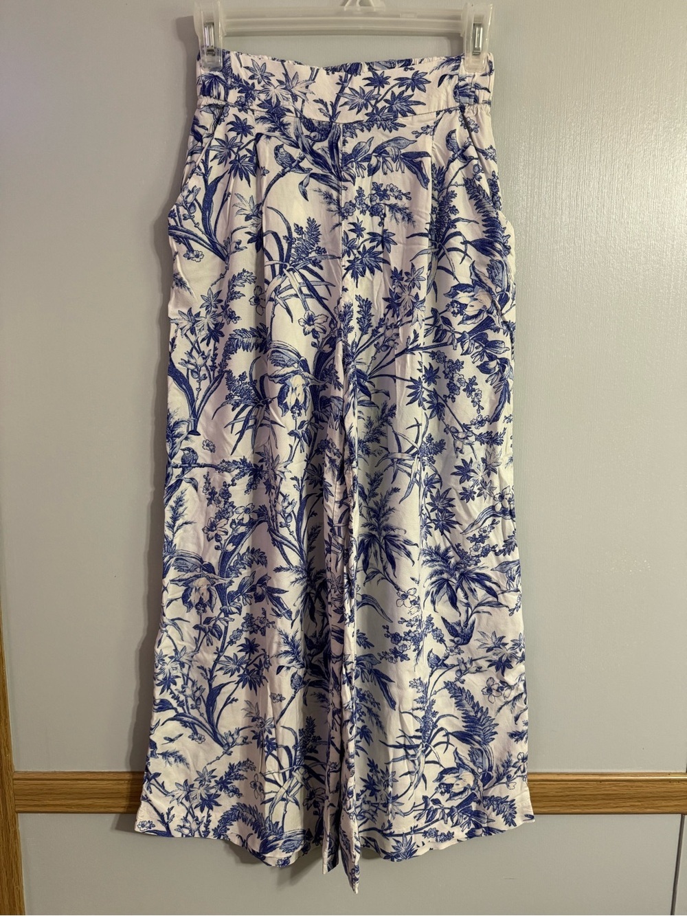 H&M White Wide-Leg Pants with Blue Floral Print